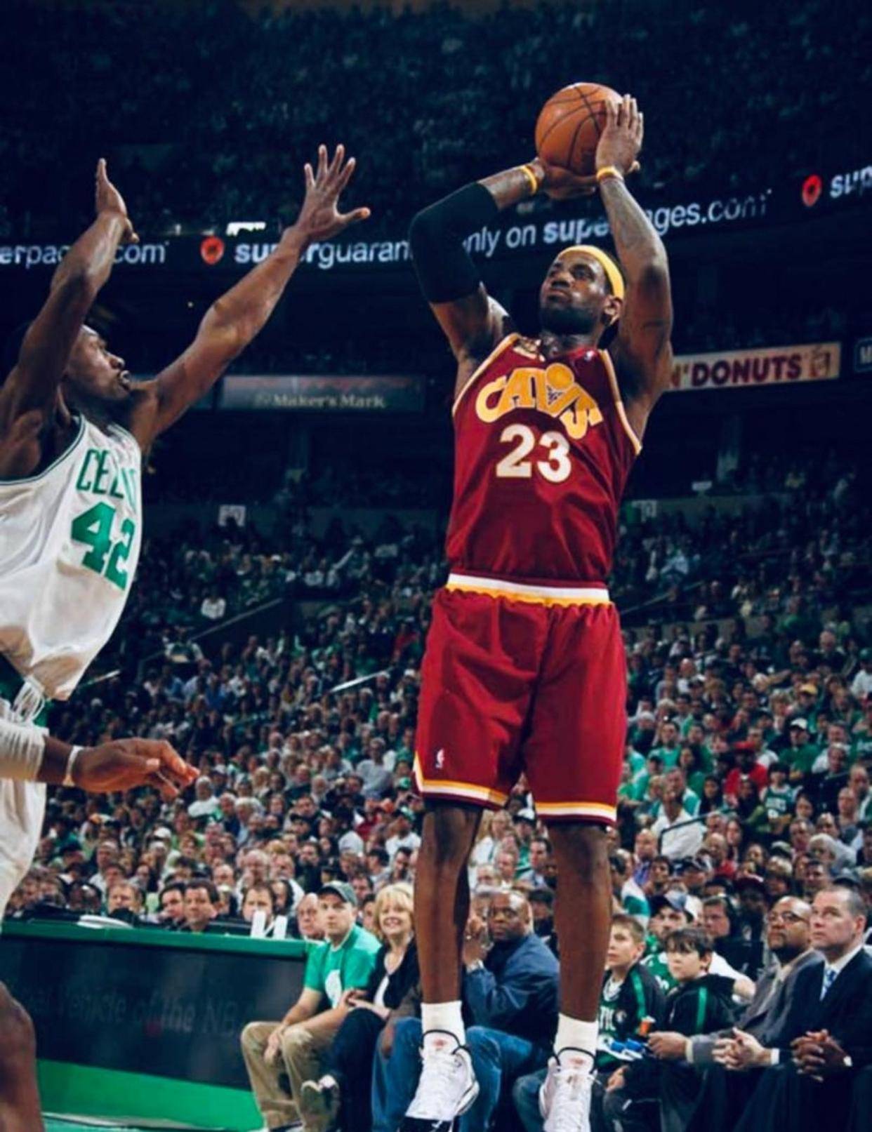 詹姆斯今天贡献了一个历史级别的运球，证明他不仅有身体实力，也有技术含量，NBA关于他的最大谎言彻底被打破